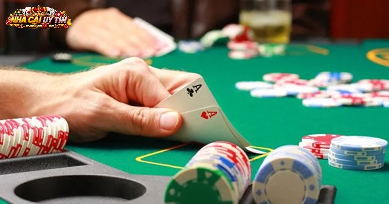 Cách chơi bài Poker và những thành phần cơ bản trong một ván đấu